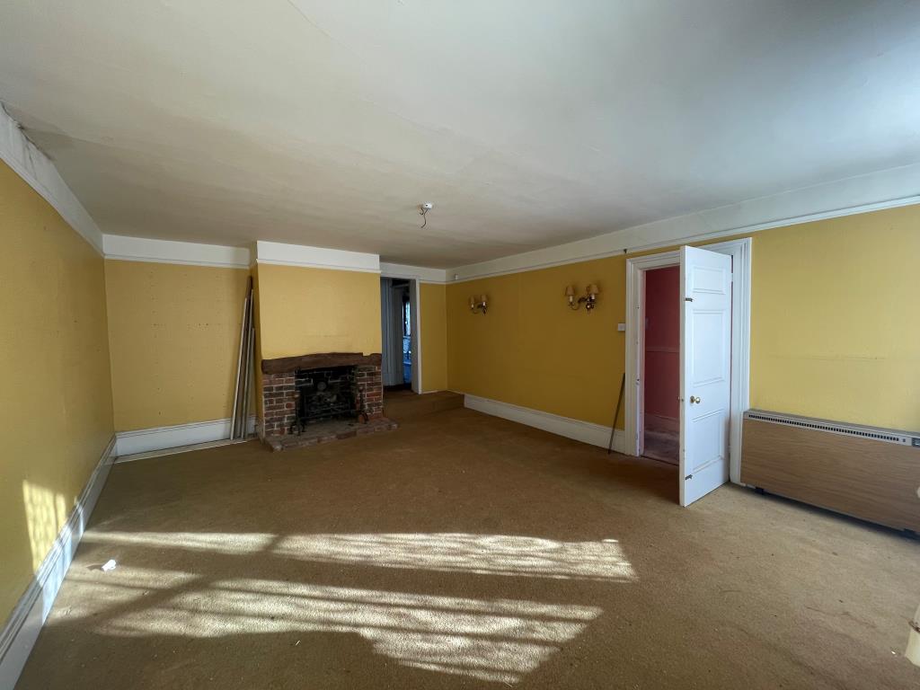 Lot: 92 - END-TERRACE HOUSE FOR REPAIR AND REFURBISHMENT - Bedroom